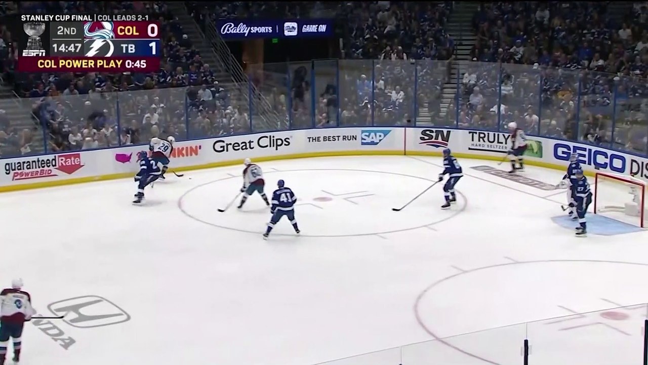 Los Avalanche de Colorado ganan tercer juego
