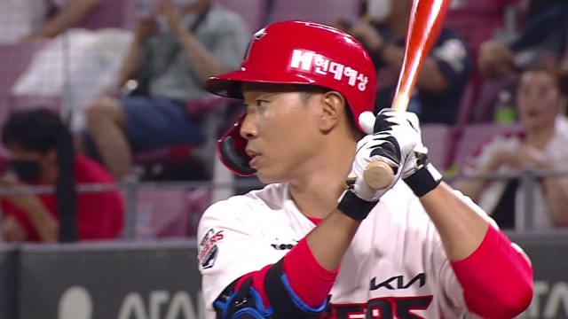 '8회 5점 폭발' KIA, 롯데에 역전승...키움, 선두 SSG 2경기 차 추격 / YTN