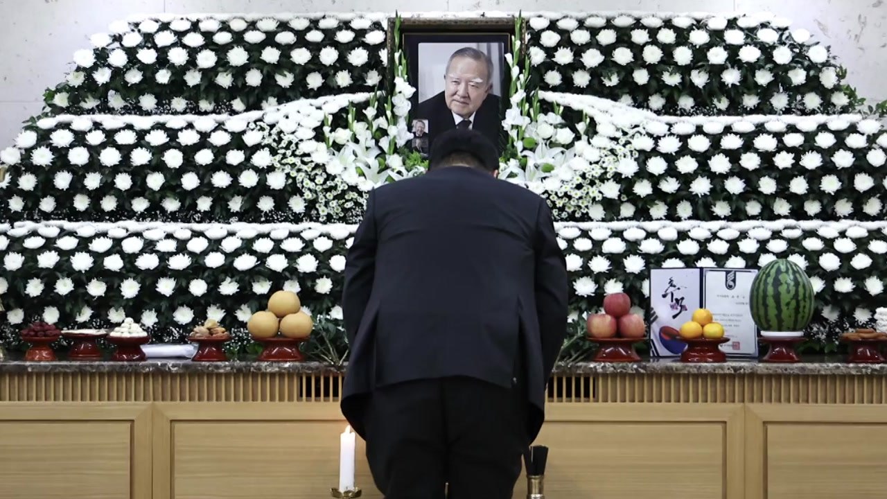 윤 대통령, 조순 빈소 찾아 조문..."큰 족적 남긴 분" / YTN