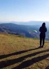 Mulher cai durante voo de paraglider no interior de São Paulo