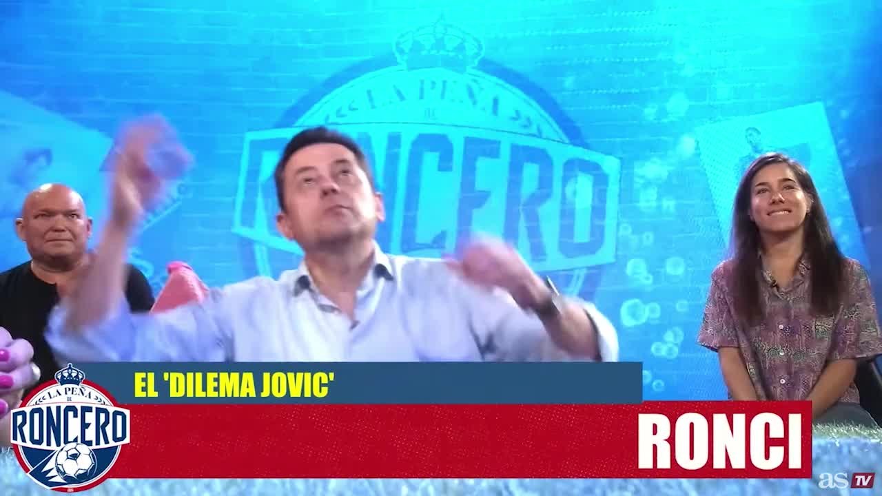 La caída mas surrealista de Tomás Roncero en pleno directo