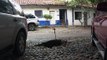 Se abre peligroso socavón en la calle republica de chile | CPS Noticias Puerto Vallarta