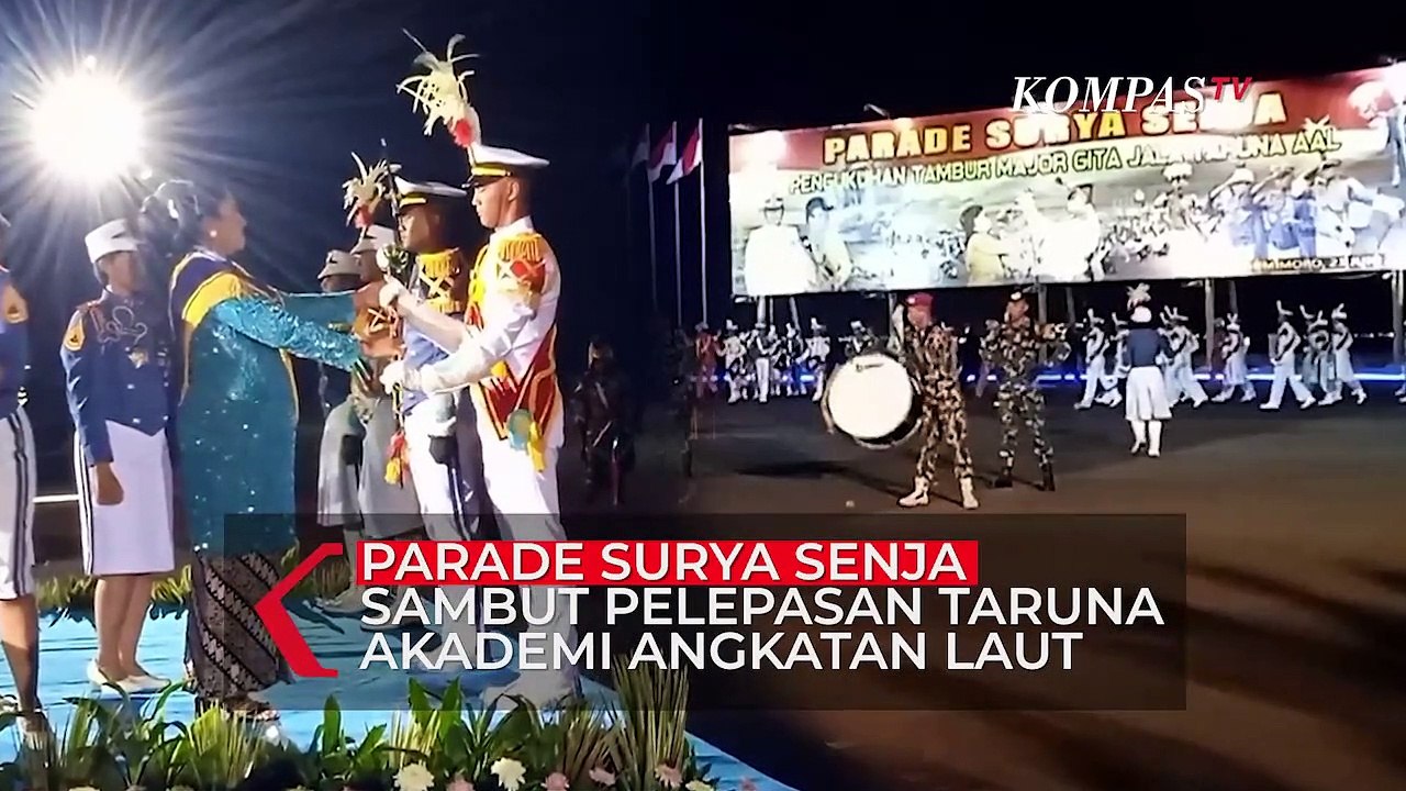 Parade Surya Senja Sambut Pelepasan Taruna Akademi Angkatan Laut
