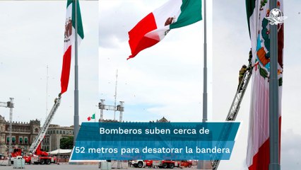 Tras fuertes vientos, bandera monumental del Zócalo se atora en el asta