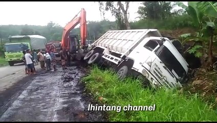 Tragis!!! Evakuasi Truk Batu Bara