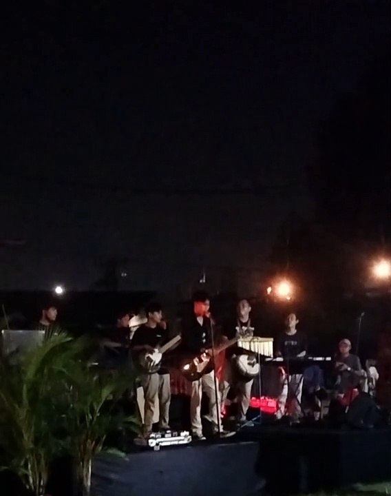 Adakah-lion and friends(live)
