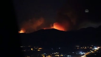 Bakanlar Soylu ve Kirişci Marmaris'te yangın sahasını gece havadan inceledi