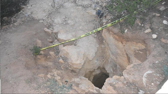 Define aramak için kazdığı çukura düşerek hayatını kaybetti