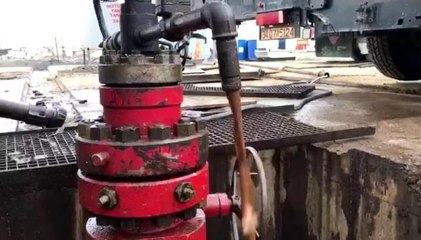 Adana'da çıkartılan petrolün vanadan akışı görüntülendi