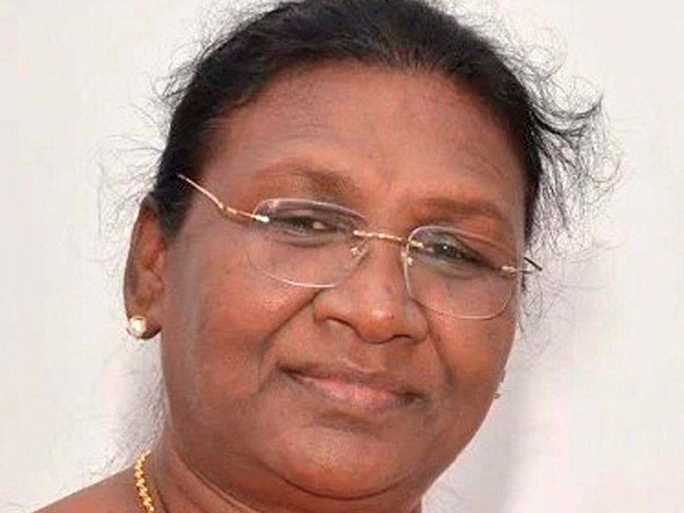 President Election: महात्मा गांधी- बिरसा मुंडा के प्रतिमा को  Draupadi Murmu ने किया नमन