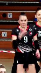 A hot volleyball player flirts with the referee. Yulia Gerasimova embarrassed the judge