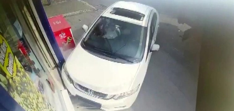 Ehliyetsiz sürücü video çekerken ortalığı birbirine kattı