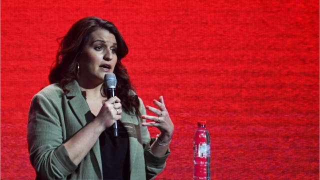 Voici : Marlène Schiappa moquée sur les faibles ventes de son livre, l’ancienne ministre riposte