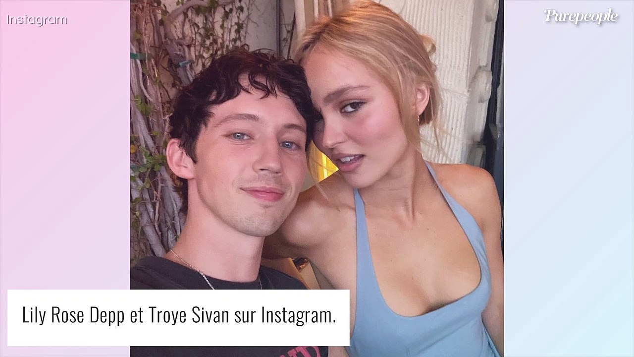 "Le roi de mon coeur" : Lily Rose Depp en top décolleté, s'affiche très proche d'un chanteur