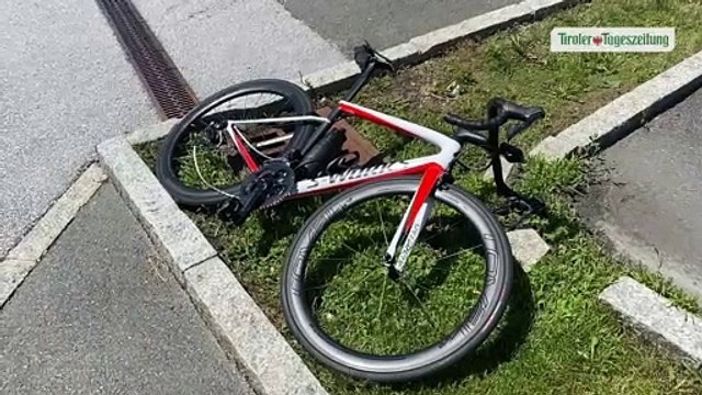 Schwerer Unfall In Kirchbichl: Radfahrer kracht gegen Auto