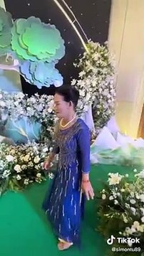 Phản ứng của mẹ Hồ Bích Trâm khi biết con gái chi 2 tỉ cho hoa tươi đám