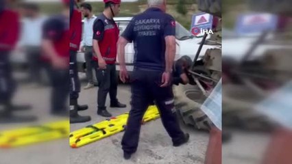 Son dakika haberleri! Otomobil ile traktör çarpıştı: 2 yaralı