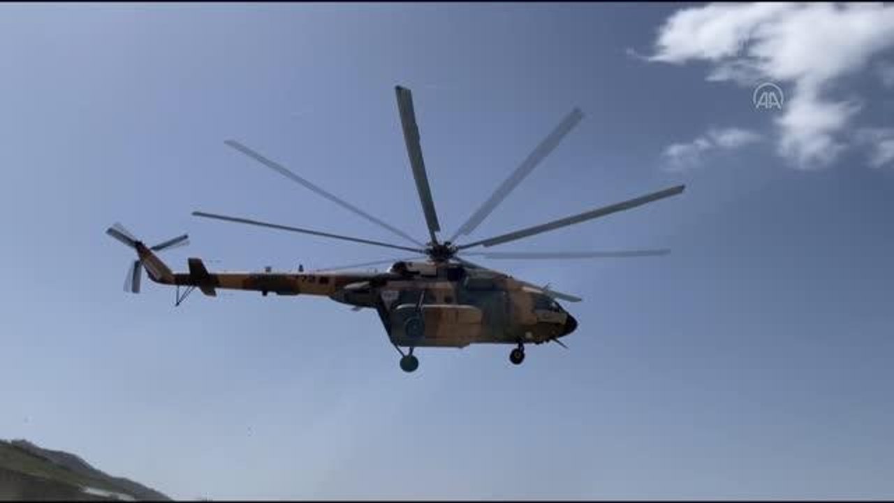 Afganistan'da deprem bölgesine ilk insani yardım ulaştırıldı
