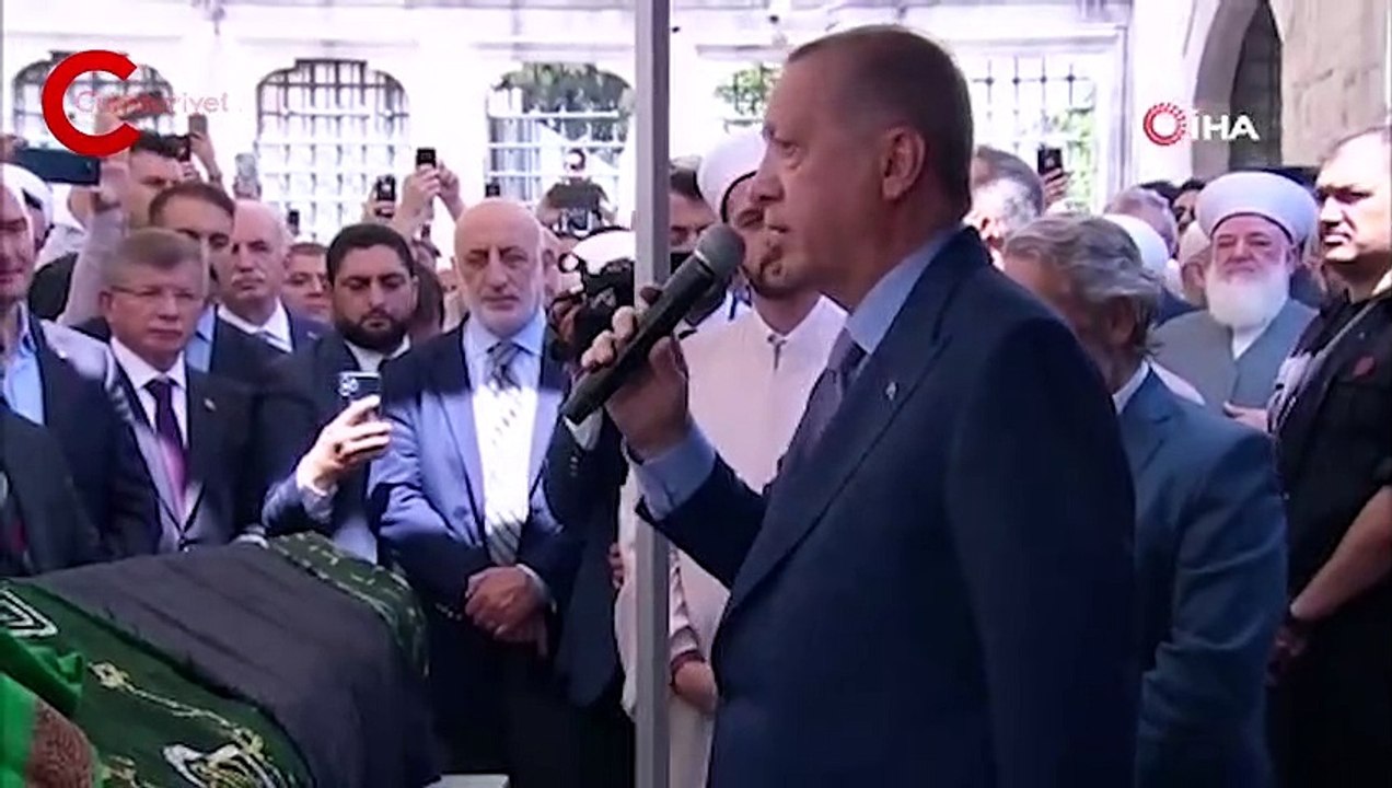 Erdoğan 'tarikat şeyhi' Mahmut Ustaosmanoğlu'nun cenazesinde konuştu: 'Zaman zaman sohbetlerinde bulunurduk'