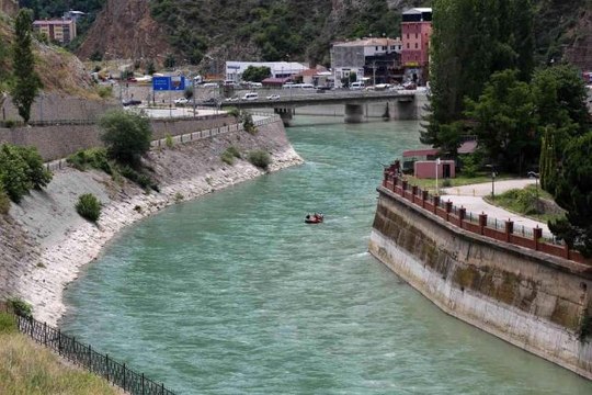Çoruh Nehri'nde rafting botları tekrar suyla buluştu