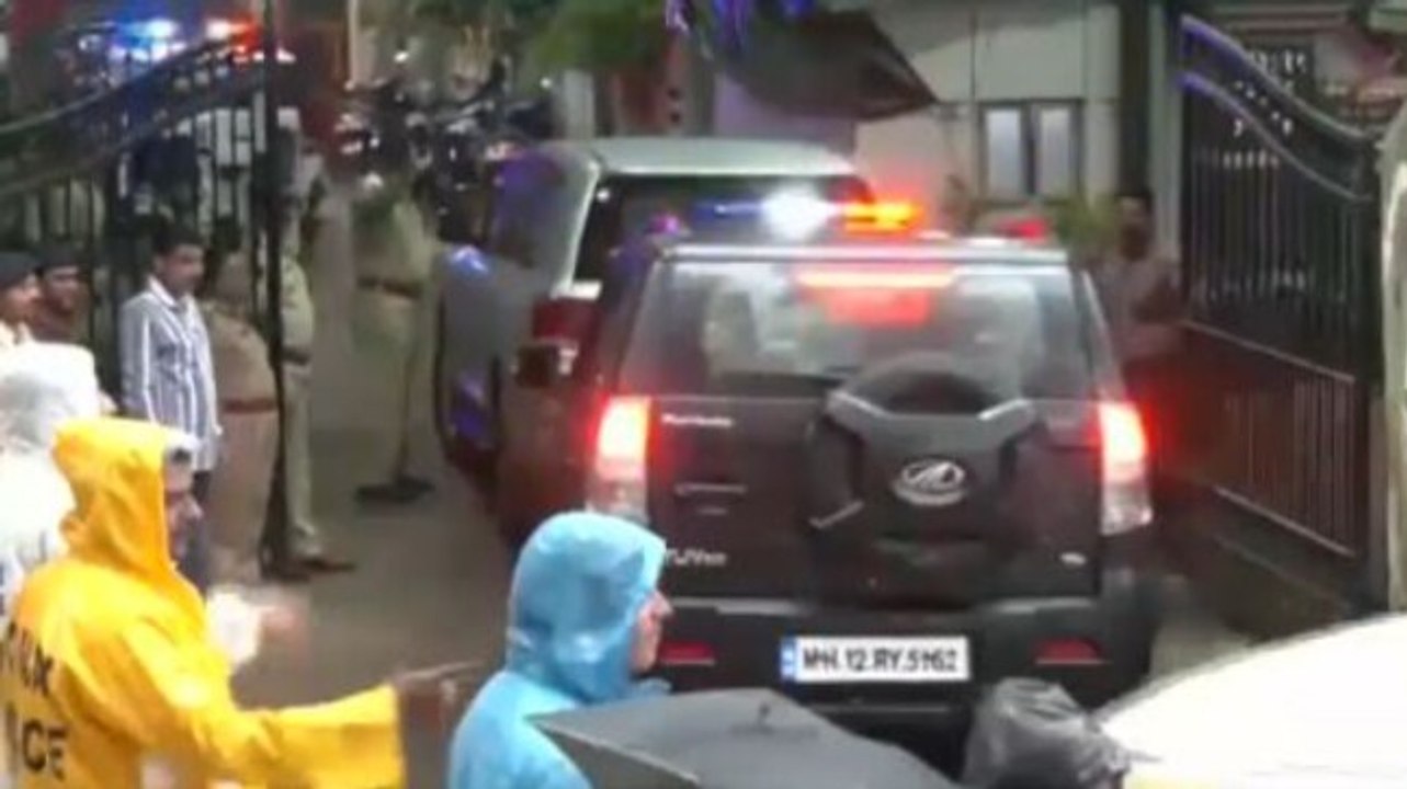 Watch: Sharad Pawar, other NCP leaders arrive at Matoshree to meet Uddhav Thackeray