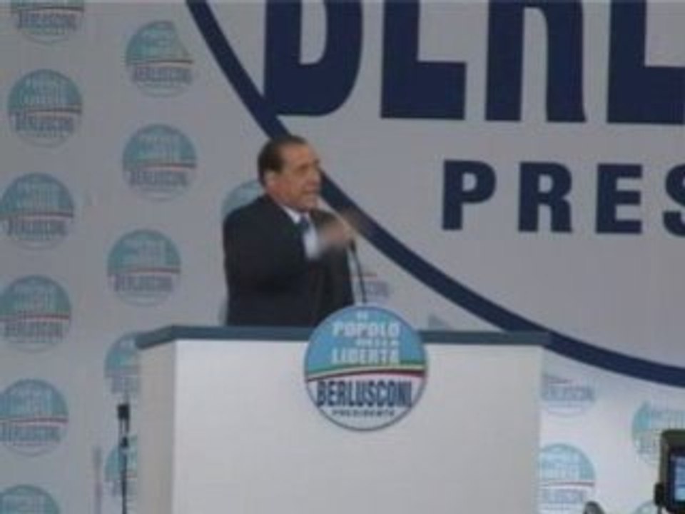 Silvio Berlusconi Dechire le programme de son adversaire !!!