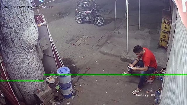 शराब दुकानदार का हाथ तलवार से काटा, video में देखें पूरा मामला