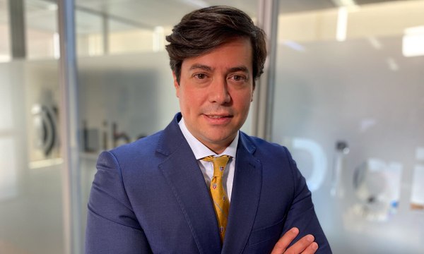 ¿Por qué pagamos más por la gasolina aunque el barril de petróleo no sube de precio?