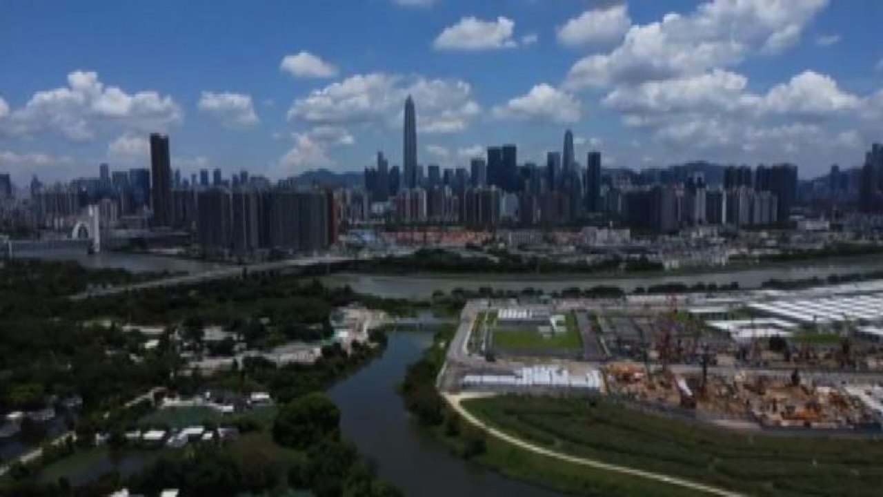 Xi Jinping a Hong Kong. 25 anni di Cina, in tanti sono fuggiti