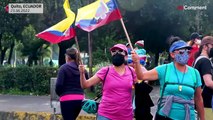 بدون تعليق: شرطة الإكوادور تطلق الغاز المسيل للدموع لتفريق المتظاهرين حول البرلمان