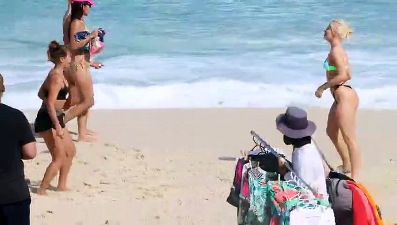 De biquíni, Luísa Sonza curte praia carioca