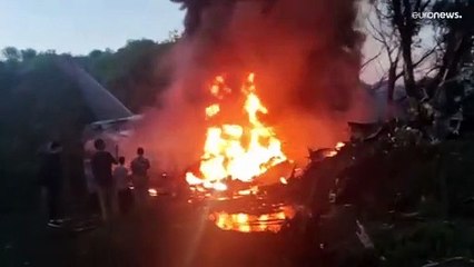 Avião militar russo despenha-se e mata quatro tripulantes