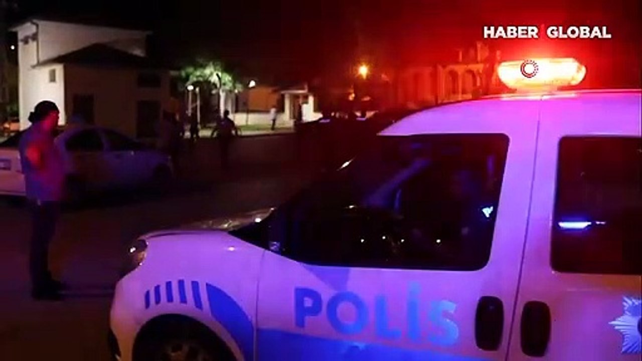 Drift atan sürücü ortalığı birbirine kattı! Araçtakilerin kavgası kamerada