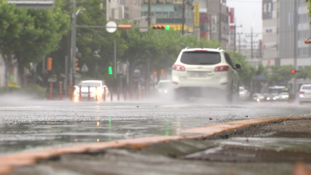[날씨] 폭염주의보 확대, 서울 31℃·강릉 35℃...곳곳 소나기 / YTN