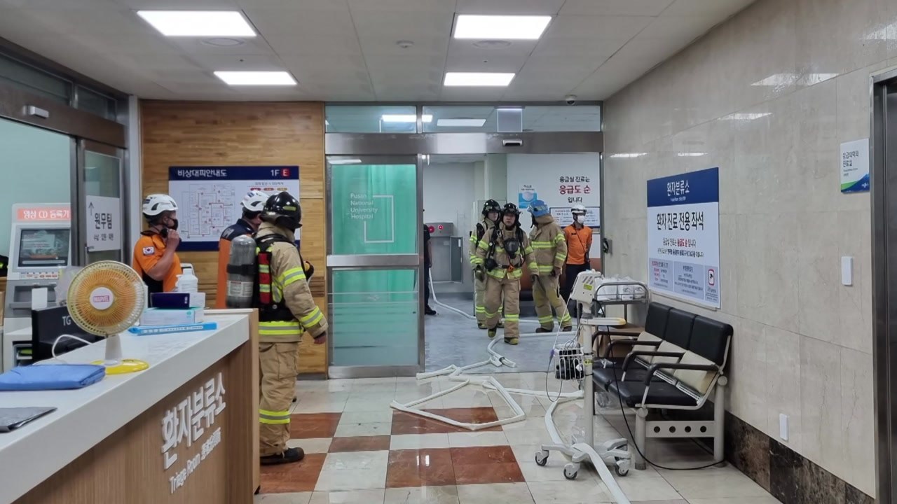 '진료 불만' 응급실에 불 지른 남성...환자 등 47명 대피 소동 / YTN