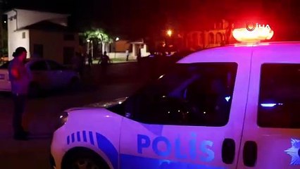 Drift atarken park halindeki araca çarpan sürücü ortalığı birbirine kattı