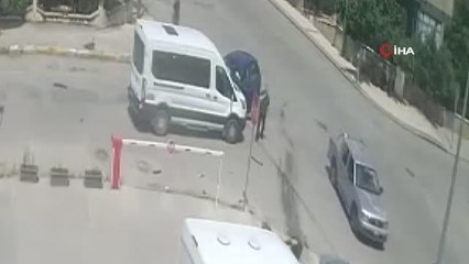Son dakika haberi: Kazalar şehir kameralarında... Kaza yaptı, bir kaç adım sonra düşerek böyle bayıldı