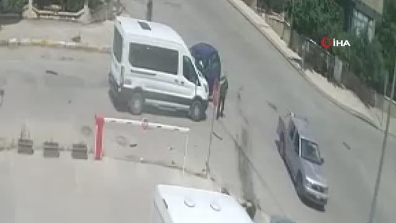 Son dakika haberi: Kazalar şehir kameralarında... Kaza yaptı, bir kaç adım sonra düşerek böyle bayıldı