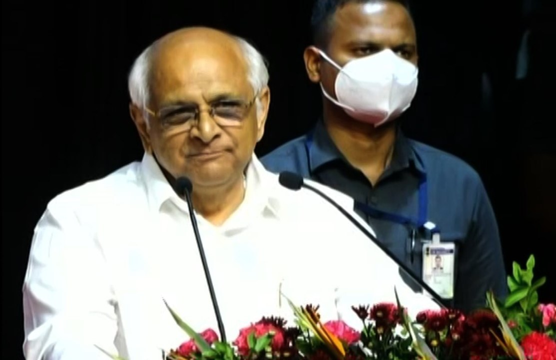 CM ભૂપેન્દ્ર પટેલે બાળકોને AMC સંચાલિત શાળામાં...