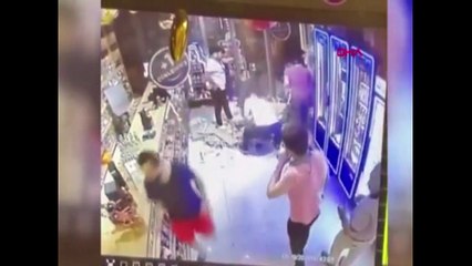 Parası yetmeyen müşteri dükkan sahibine saldırdı
