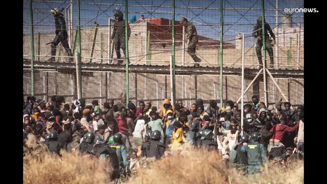 Мигранты предприняли попытку прорыва из Марокко в испанский анклав Мелилья