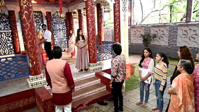 Woh toh hai Albelaa: Sayuri Fights with Saroj,kanha reached home, Anjali Tries to separate new Twist