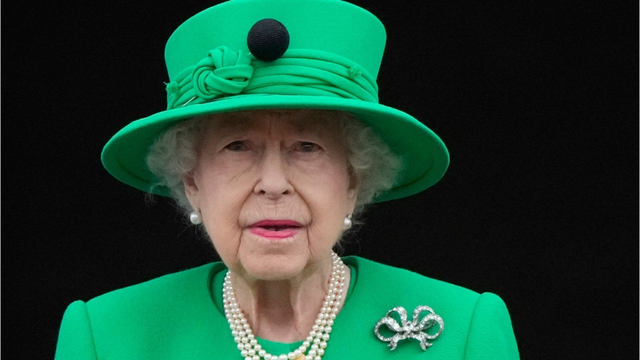 Voici : Elizabeth II à cheval : à 96 ans, la reine serait plus en forme que jamais