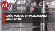 Pese a policías vigilando, se realiza baño masivo en Paseo Santa Lucía en NL