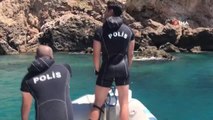 Deniz polisinden denize düşen dev Türk bayrağı operasyonu