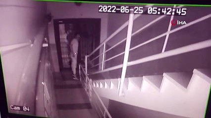 Binaya giren hırsızlar motosiklet çaldı, o anlar kameraya yansıdı
