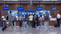 Retrasos y desinformación en los aeropuertos en la segunda jornada de huelga en Ryanair