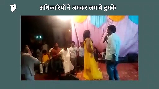 विश्वकर्मा पूजा पर सजी शराब की महफिल, लगे ठुमके (वीडियो)
