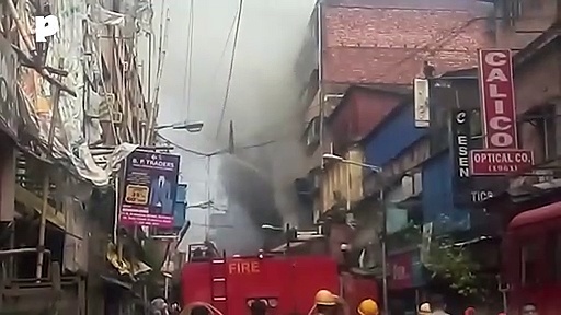 माजेरहाट पुल हादसे के बाद कोलकाता में फिर कोहराम, कैनिंग स्ट्रीट में भीषण आग