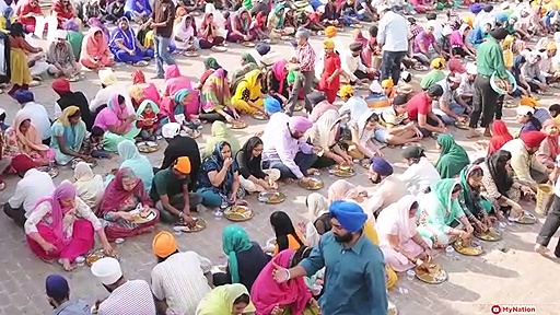 Here's The Rich History Of Langar, The Sikh Tradition Of Selflessly Feeding People